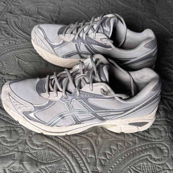 ASICS - Picture 3 of 6